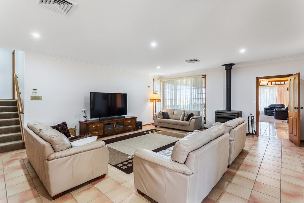 4 Bellingham Close CORLETTE 9