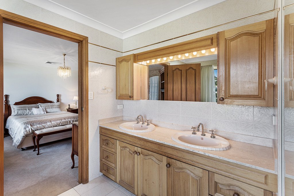 4 Bellingham Close CORLETTE 13