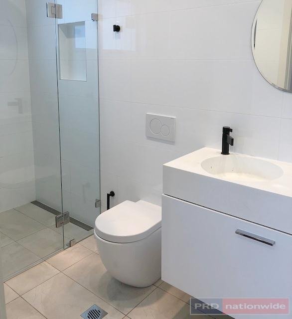 4 Benfield Parade PANANIA 6