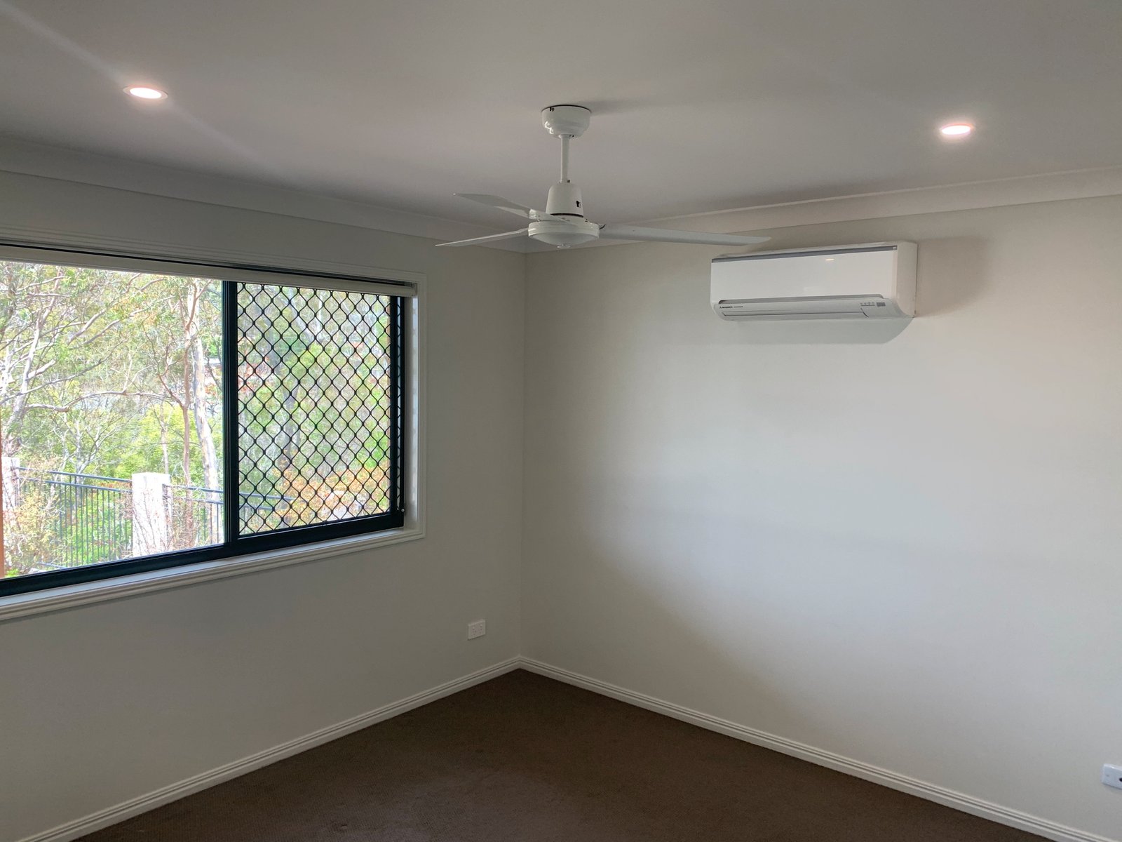 4 BESSIE Court BOYNE ISLAND 12