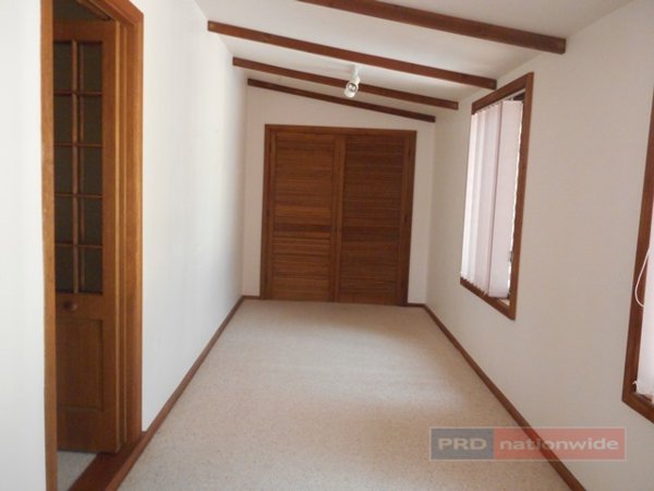 4 Birch Street BATLOW 11