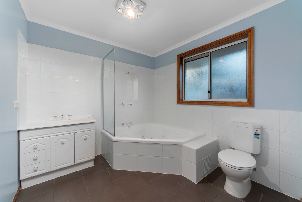 4 Bismarck Court COLLINSVALE 13