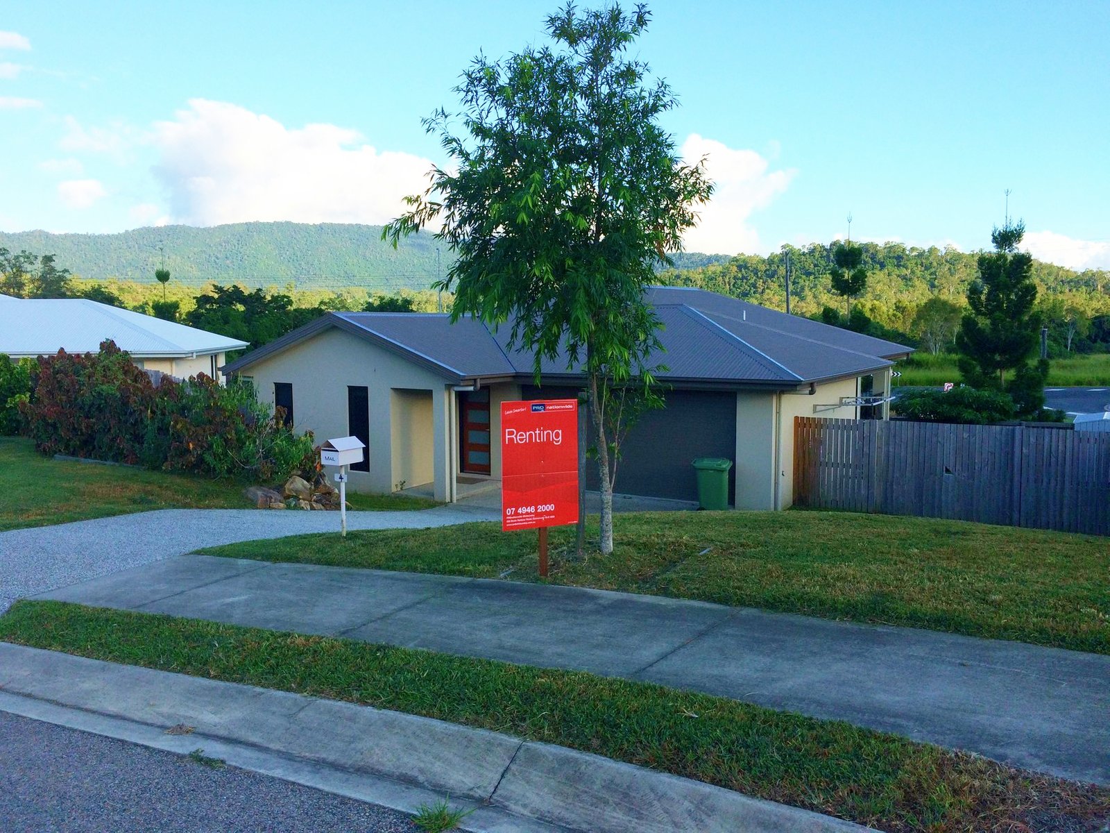 4 Bowline Lane CANNONVALE 1