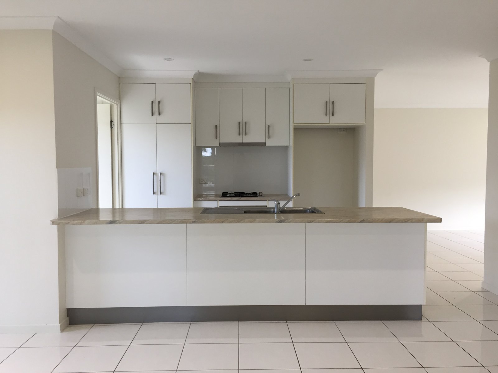 4 Bowline Lane CANNONVALE 4