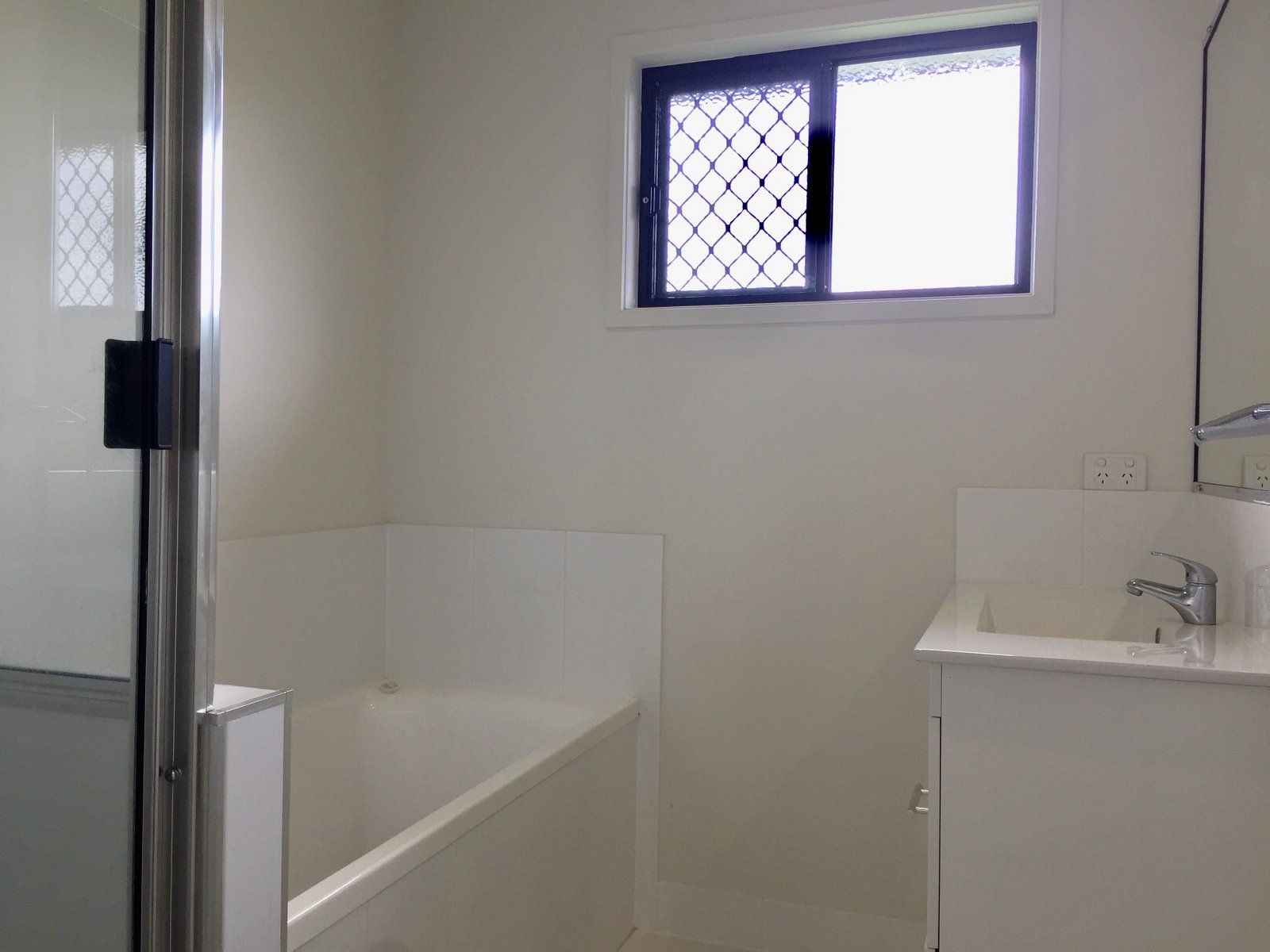 4 Bowline Lane CANNONVALE 11