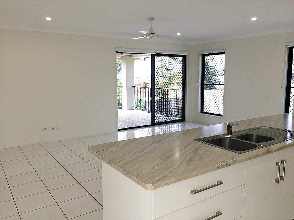 4 Bowline Lane CANNONVALE 2