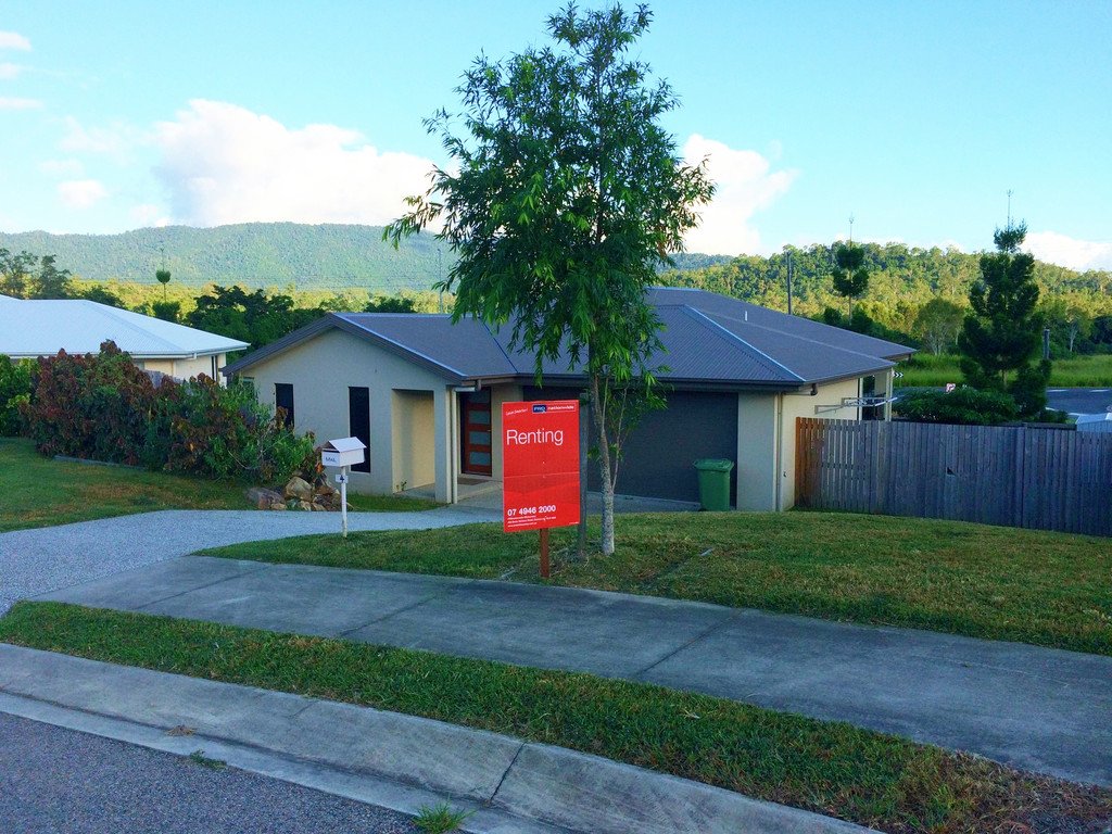 4 Bowline Lane CANNONVALE 1
