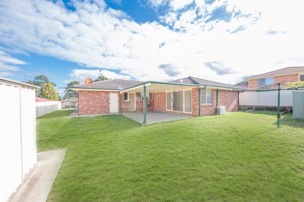 4 Budgeree Drive ABERGLASSLYN 19