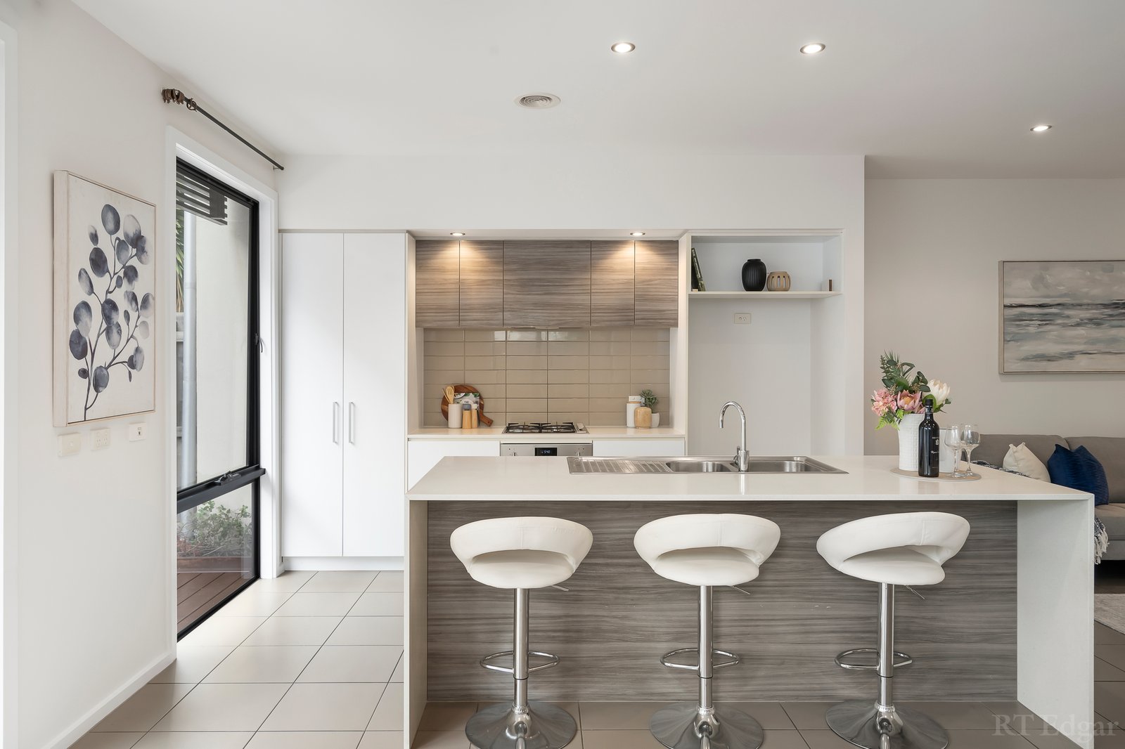 Real Estate and Property in 4 Burn Nar Look Drive, Burwood, VIC