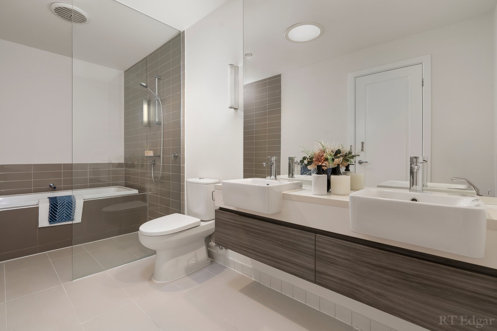 Real Estate and Property in 4 Burn Nar Look Drive, Burwood, VIC