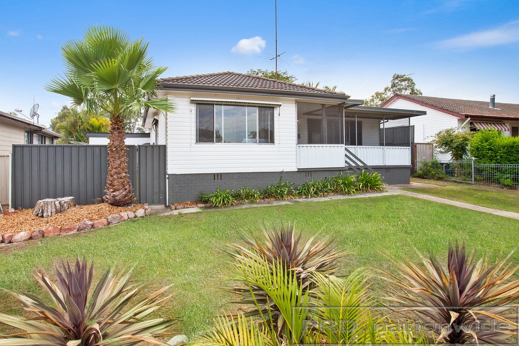 4 Burnham Close THORNTON NSW 2322