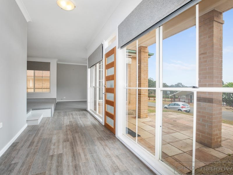 4 Cabarita Close BOLWARRA HEIGHTS 2