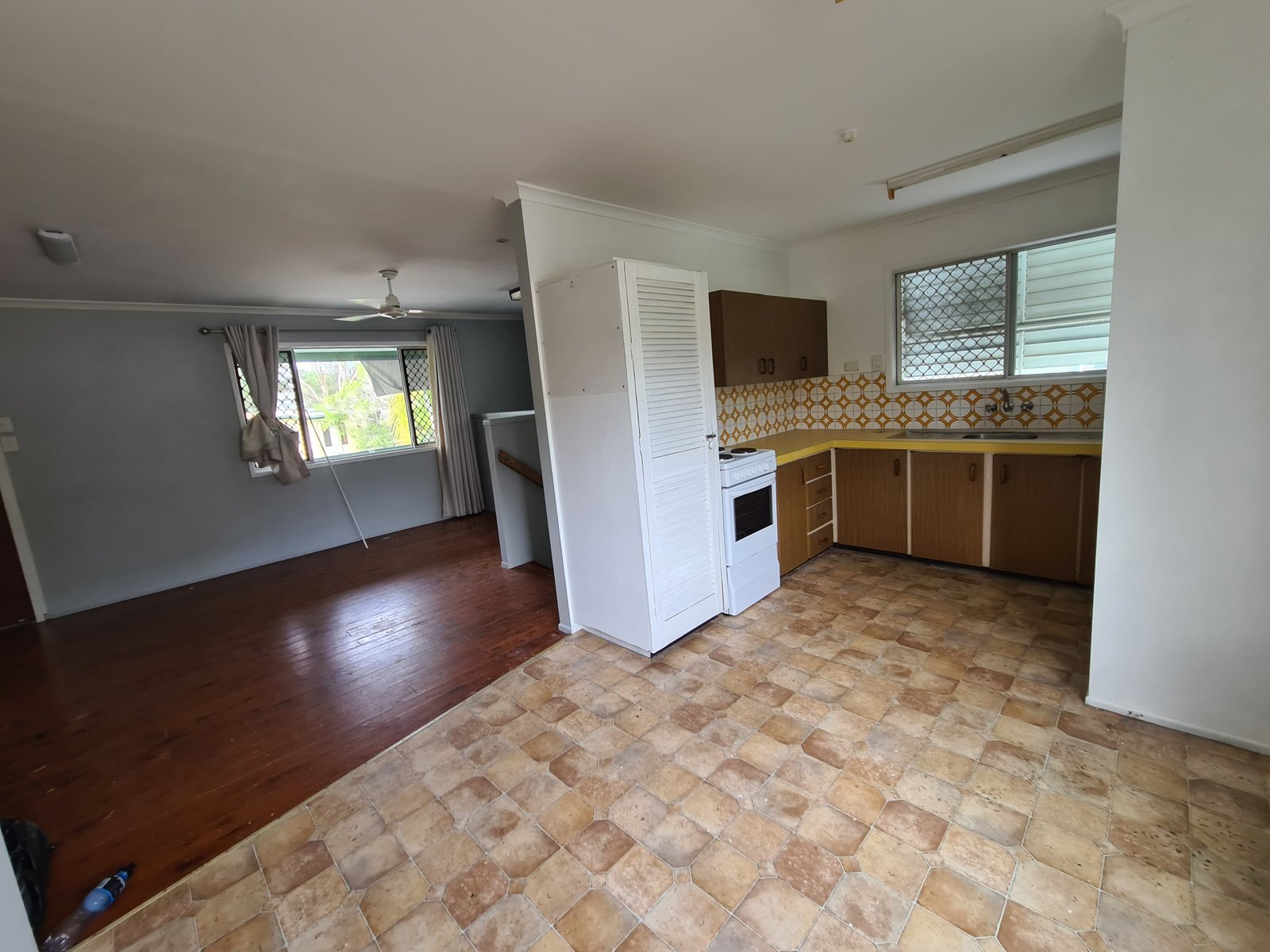 4 CAIRNCROSS Street SUN VALLEY 14