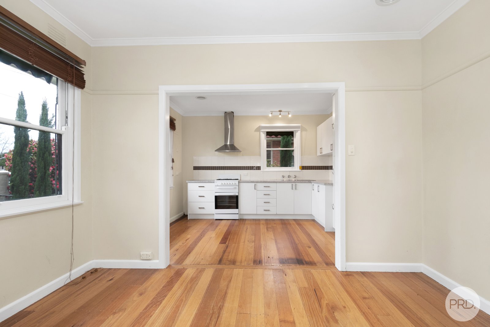 4 Callow St  GOLDEN POINT 2