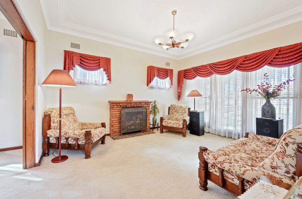 4 Caloola Crescent BEVERLY HILLS 2