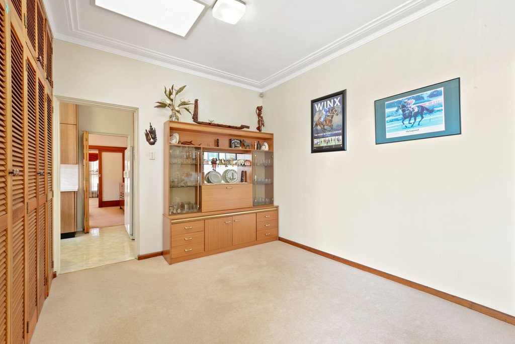 4 Caloola Crescent BEVERLY HILLS 6