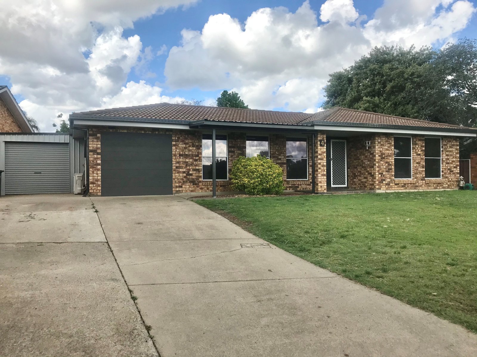 4 Camira Crescent HILLVUE 1