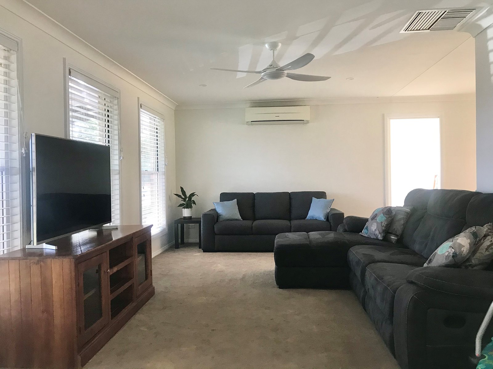 4 Camira Crescent HILLVUE 5