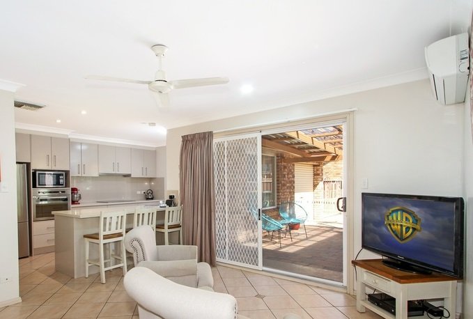 4 Camira Crescent HILLVUE 8