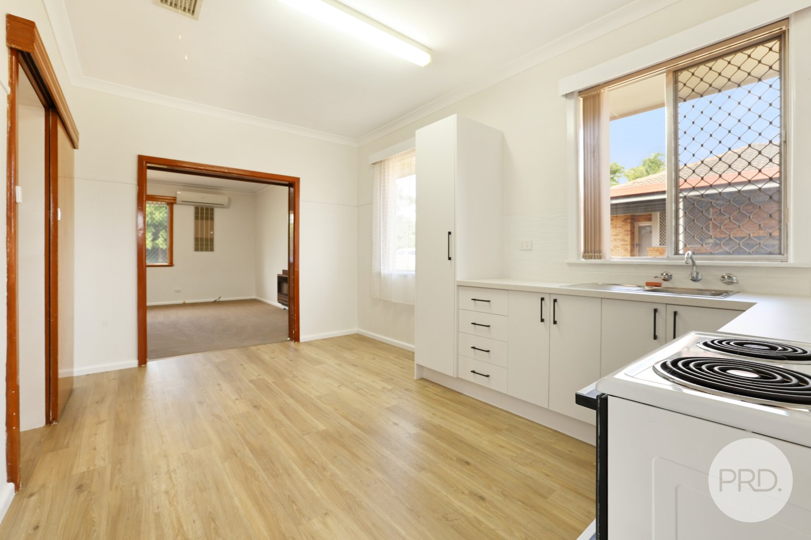 4 Campbell Street TAMWORTH 7