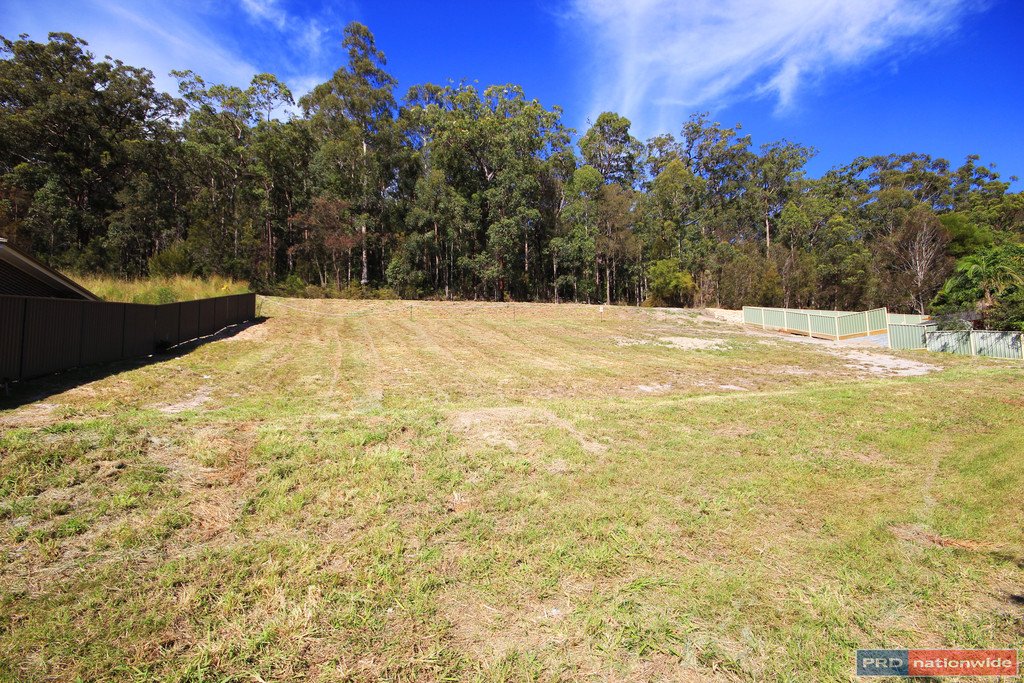 4 Candlebark Court LAKEWOOD 2