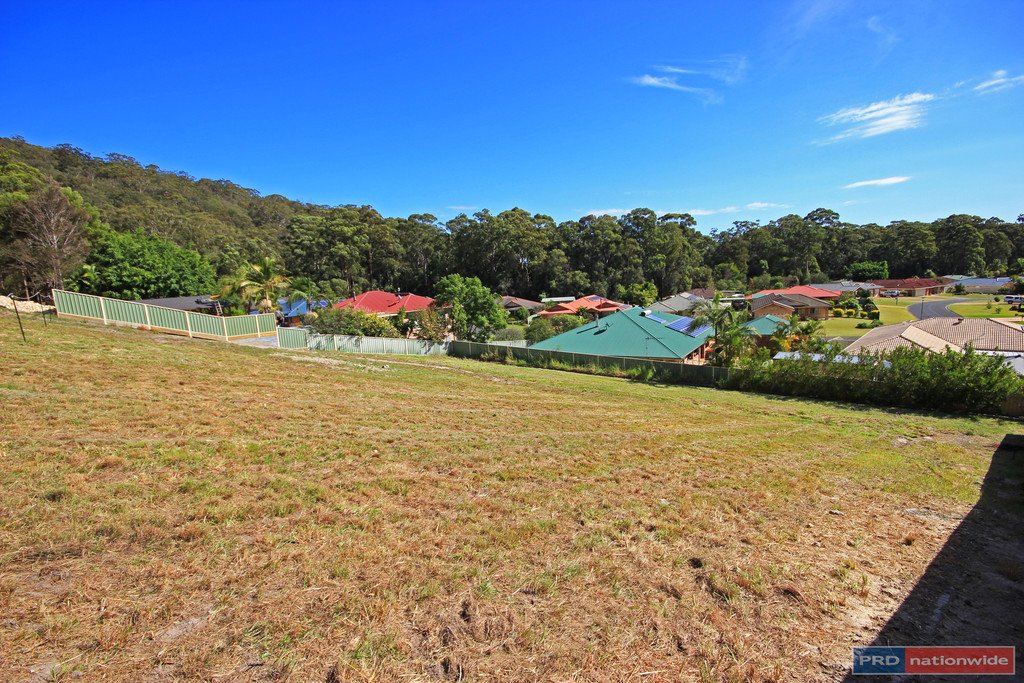 4 Candlebark Court LAKEWOOD 8