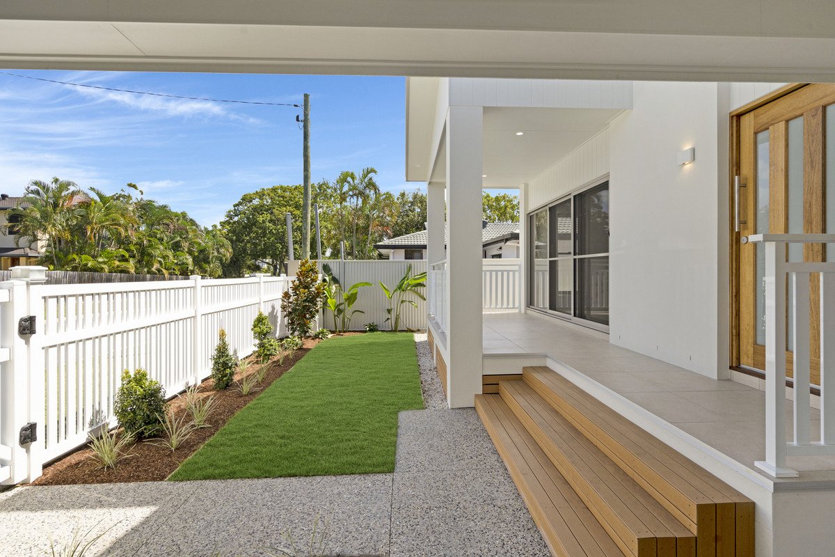 4 Carwell Drive Burleigh Waters 12