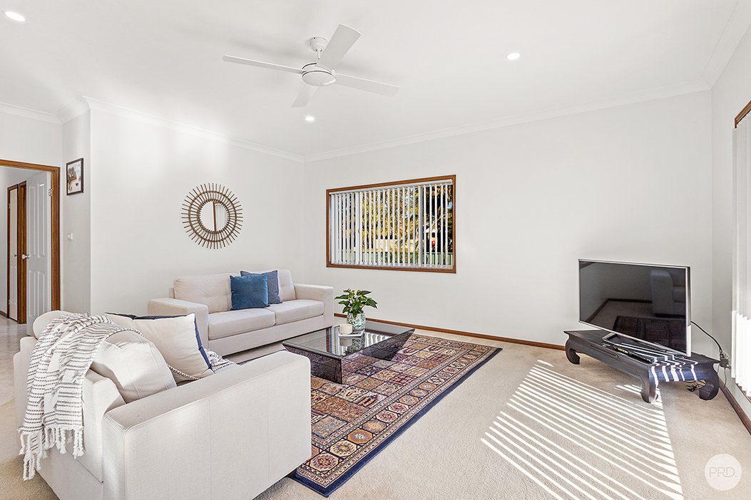 4 Casuarina Close ONE MILE 17