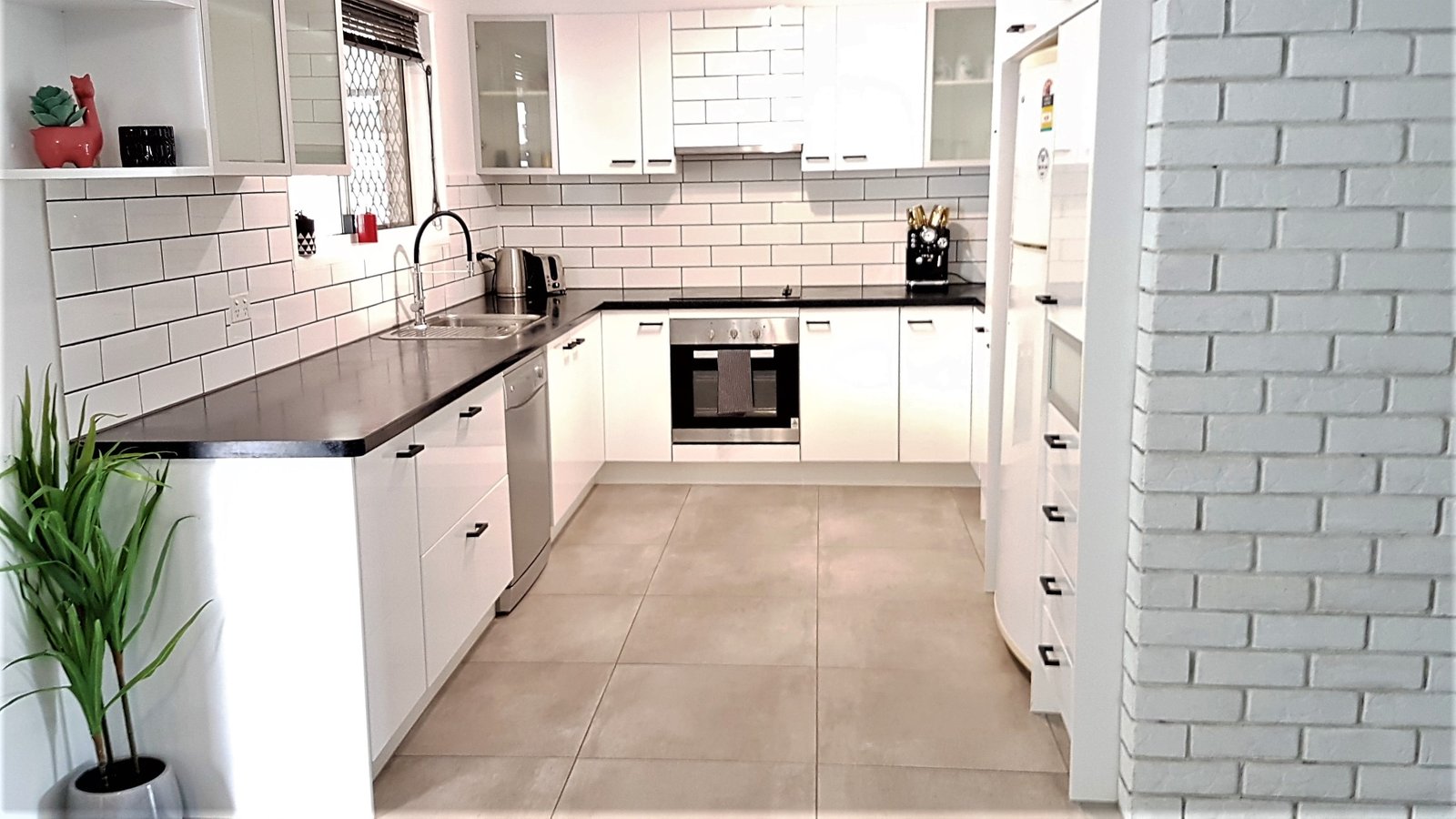 4 Cedar Crescent KAWUNGAN 5