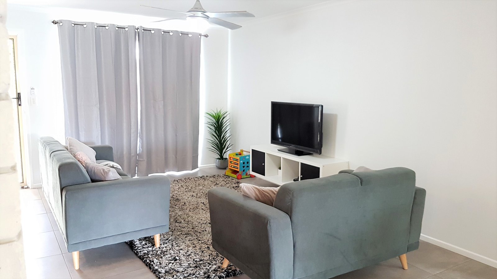 4 Cedar Crescent KAWUNGAN 9