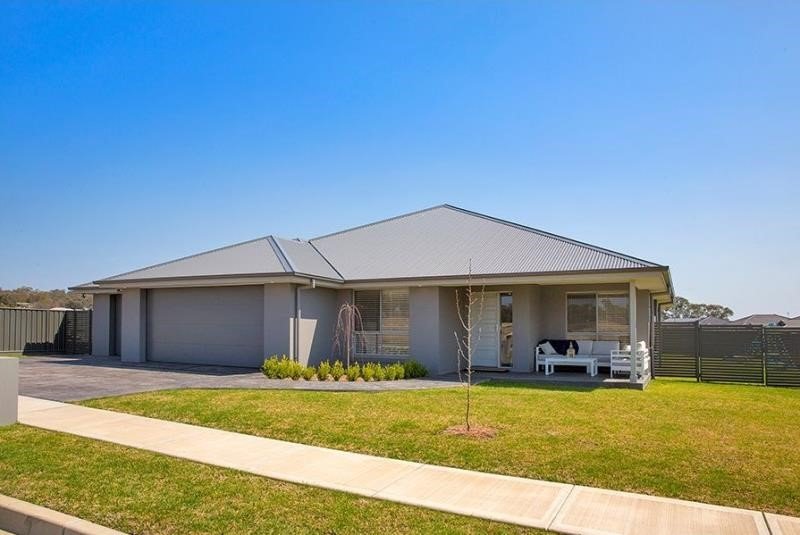 4 Charolais Drive TAMWORTH 1