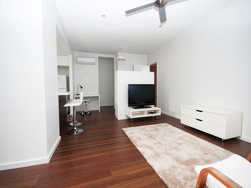 4 Chifley Crescent KOORINGAL 2