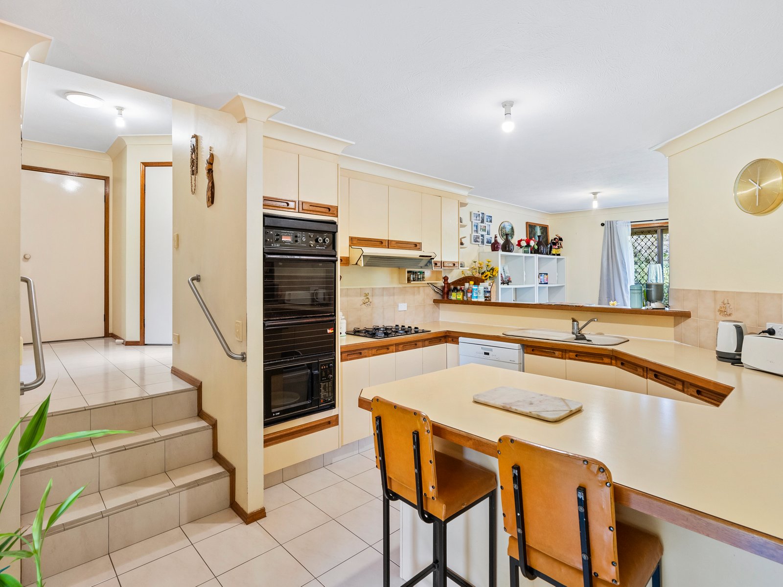 4 Claudia Court CURRUMBIN WATERS 9