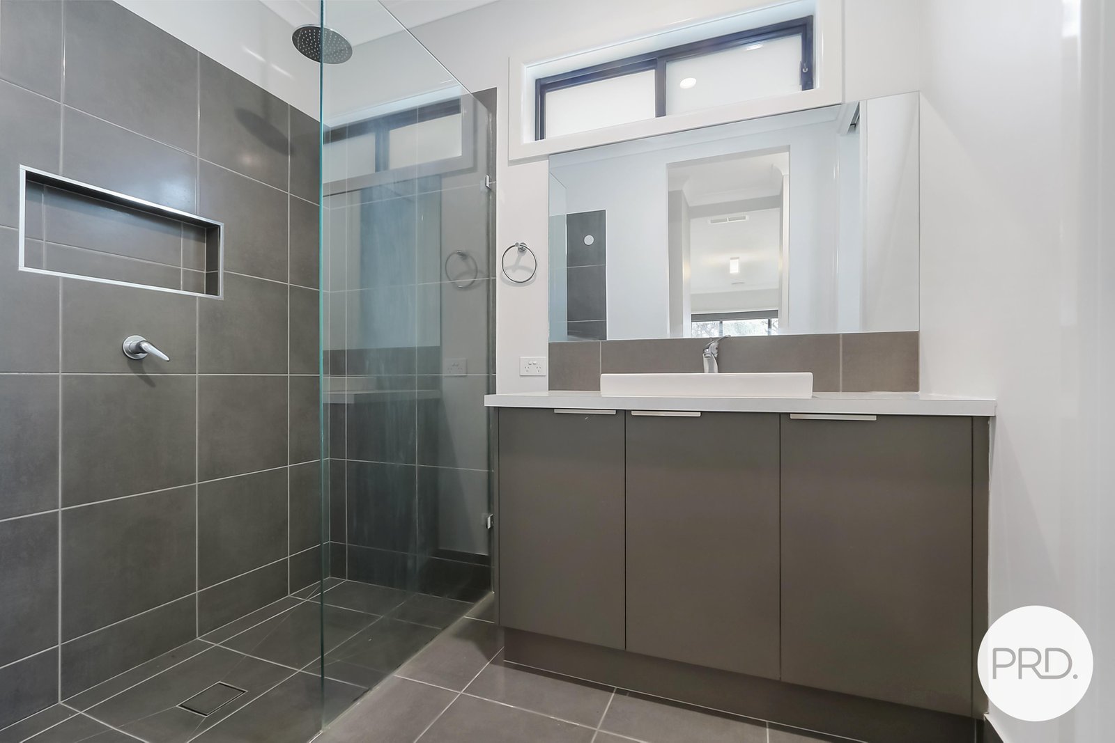 4 Clive Court TABLE TOP 6