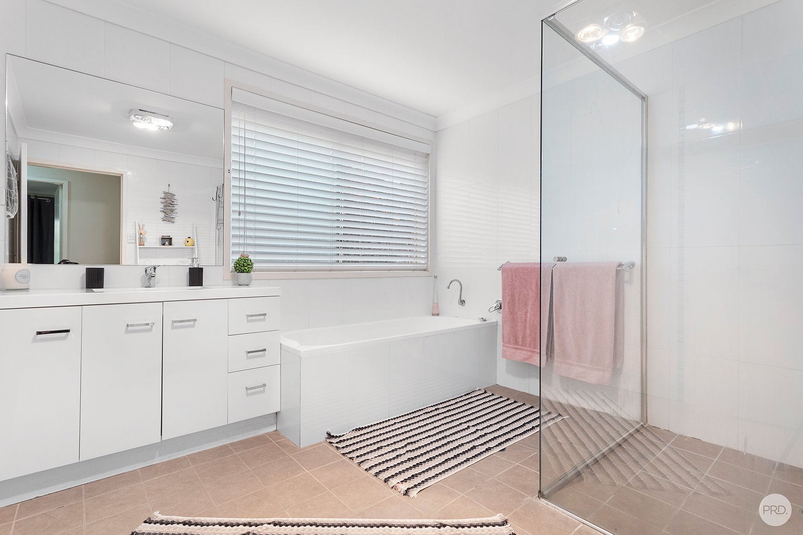 4 Colde Close ANNA BAY 16