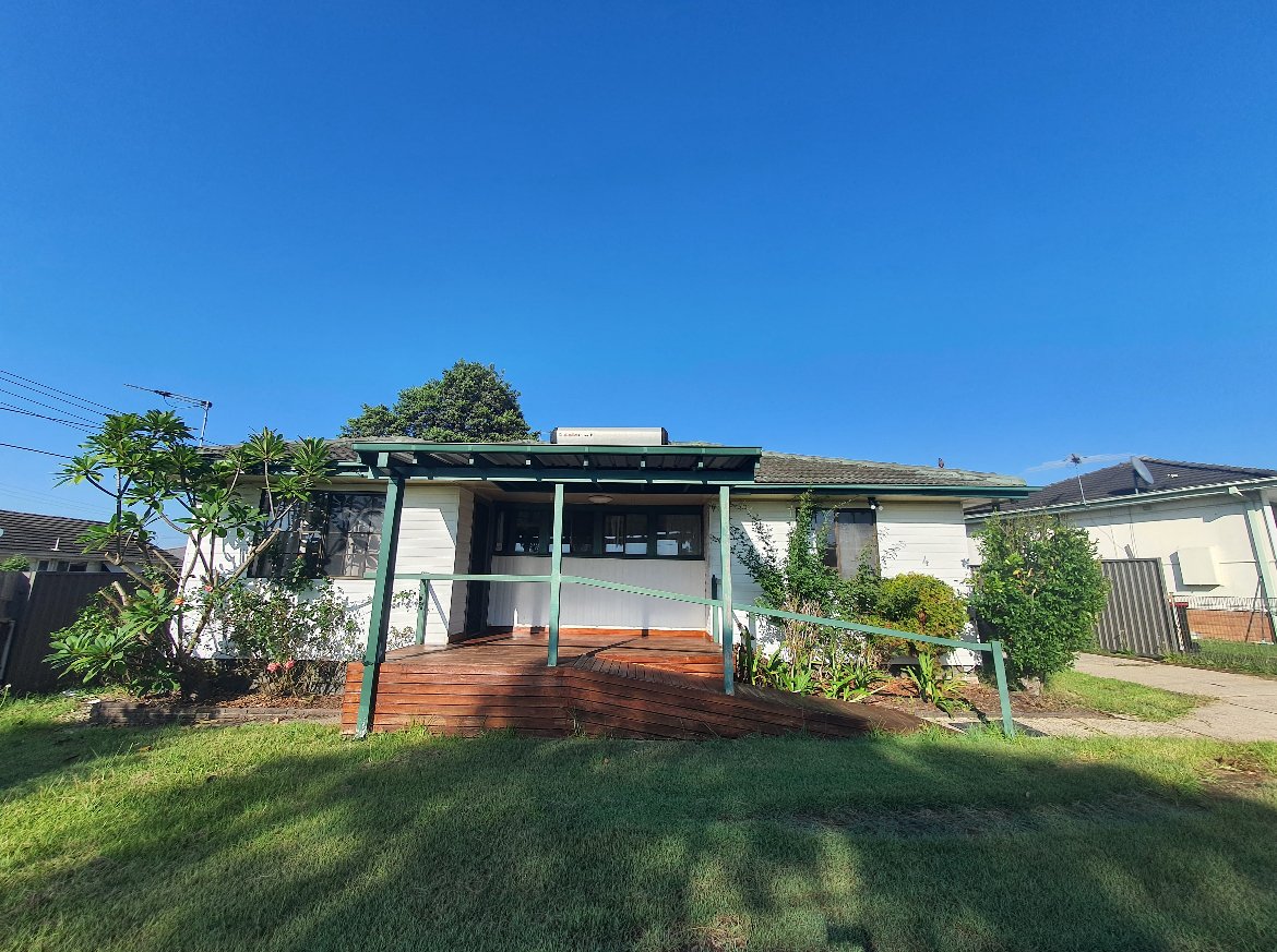 4 Collins Avenue LURNEA 1