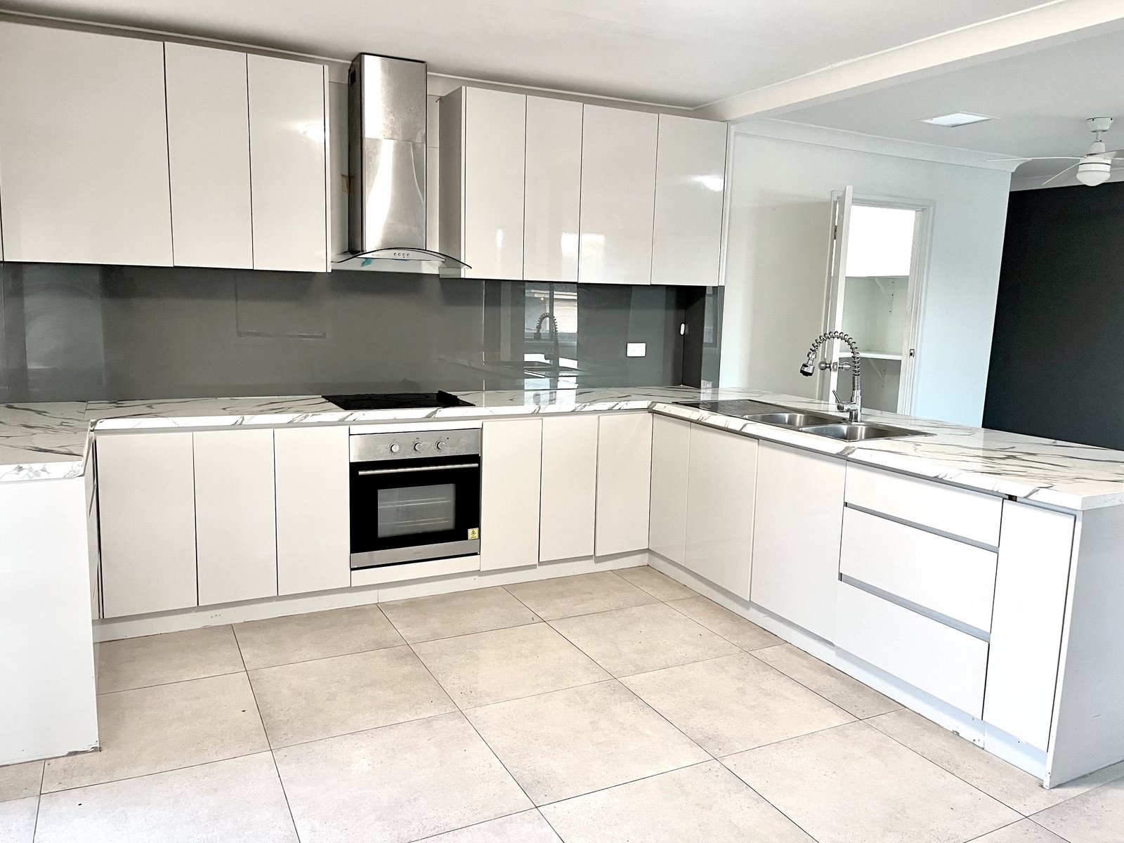 4 Collins Avenue LURNEA 3