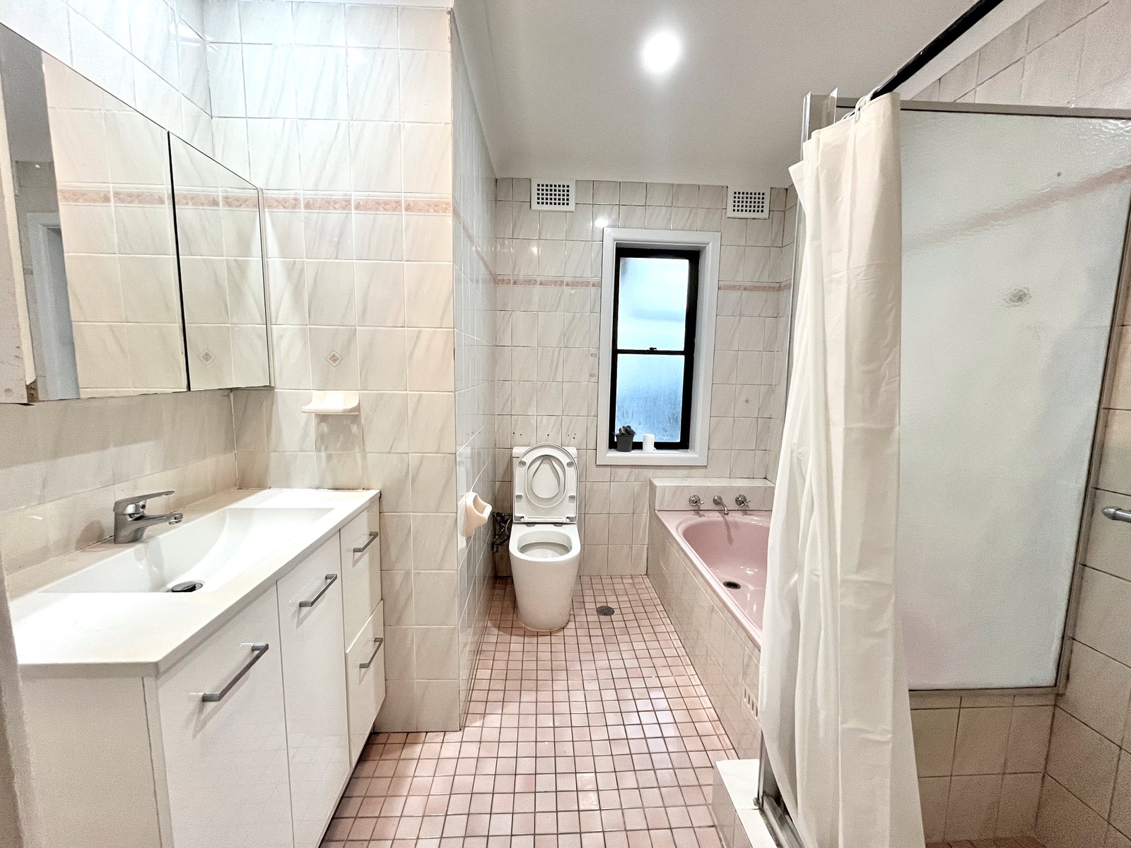 4 Collins Avenue LURNEA 4