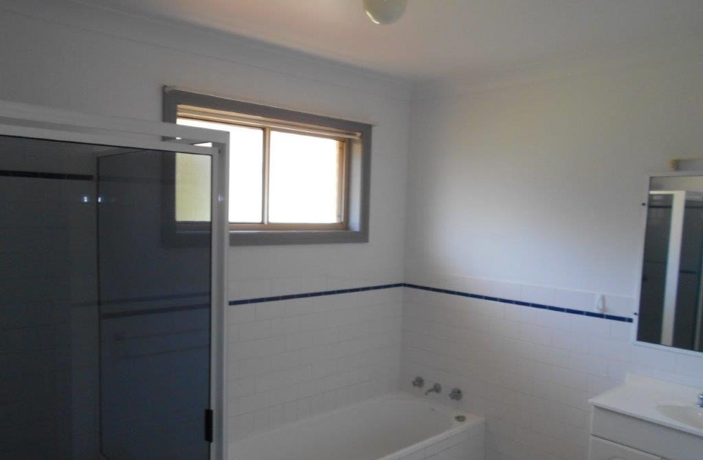 4 Coolamine Circuit TUMUT 9