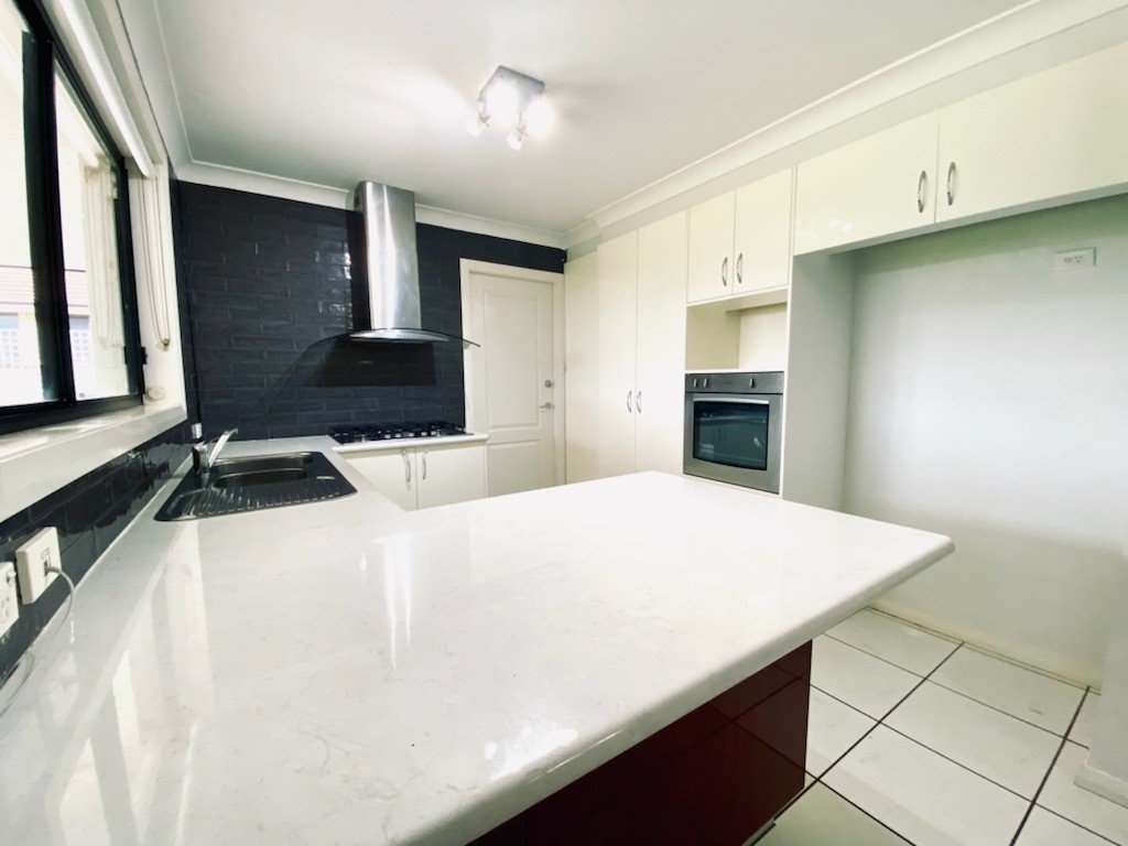 4 Coolamon Close TAMWORTH 2