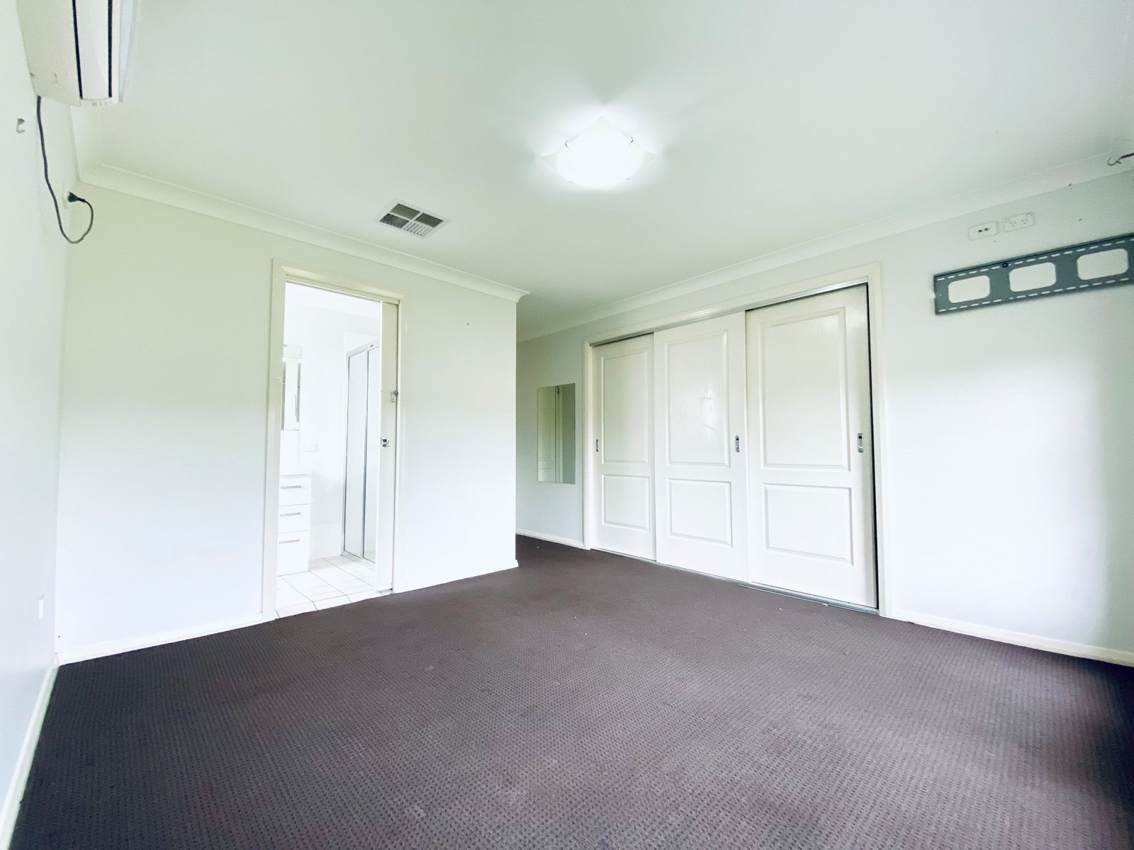 4 Coolamon Close TAMWORTH 4