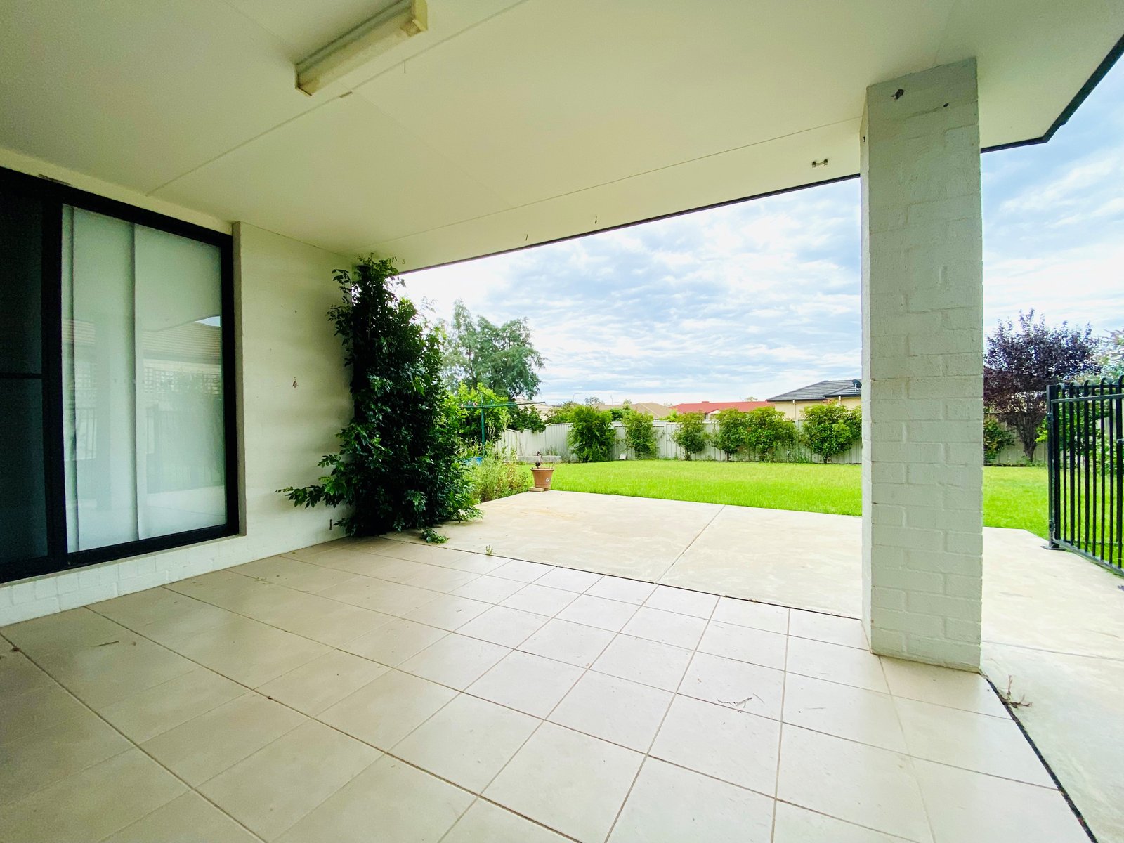 4 Coolamon Close TAMWORTH 9