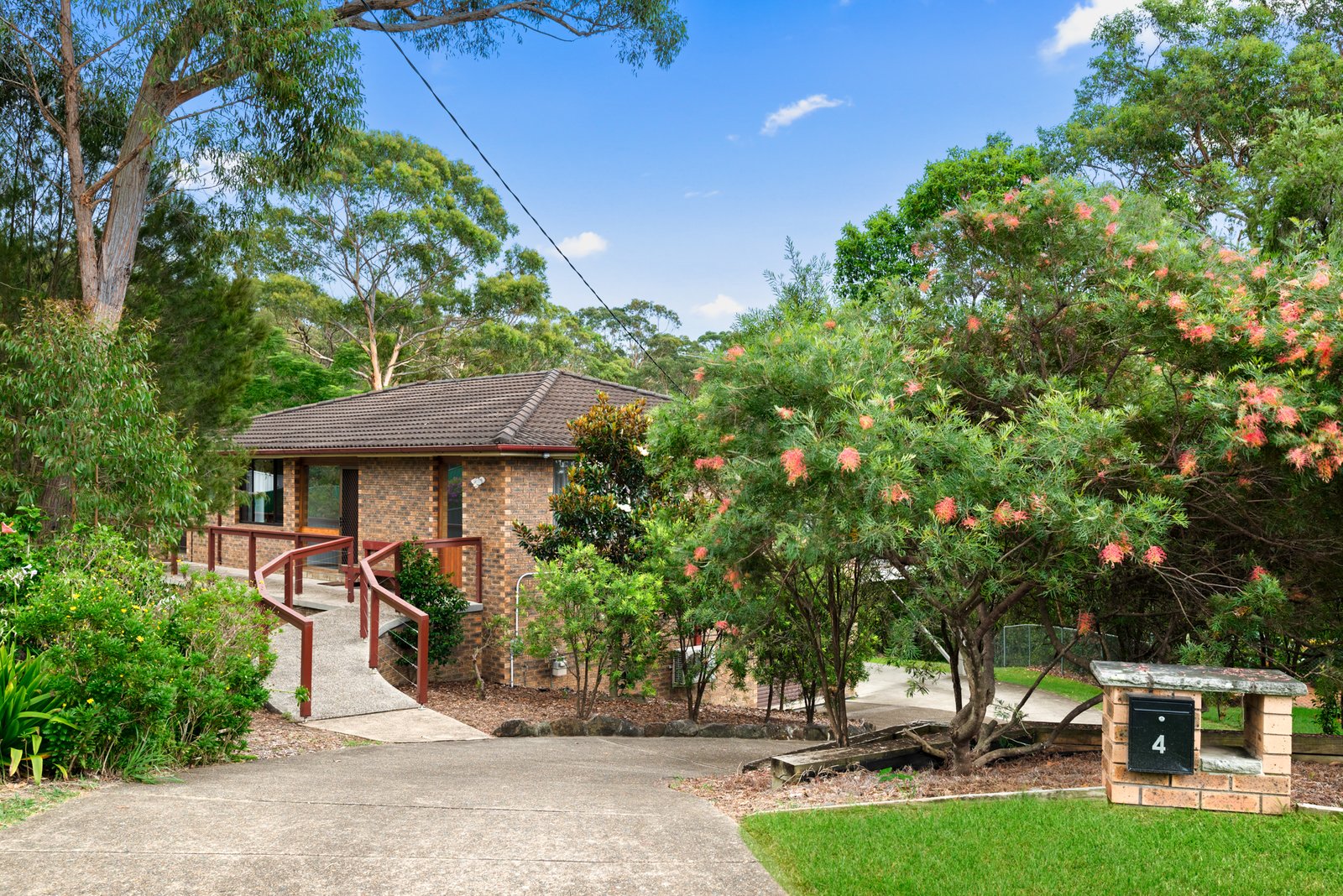 4 Cooroy Crescent YELLOW ROCK 2