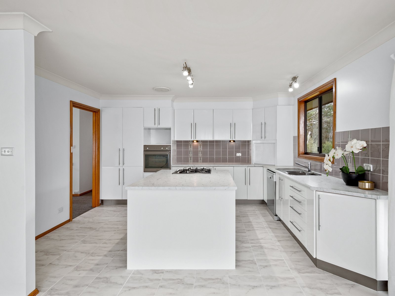 4 Cooroy Crescent YELLOW ROCK 6