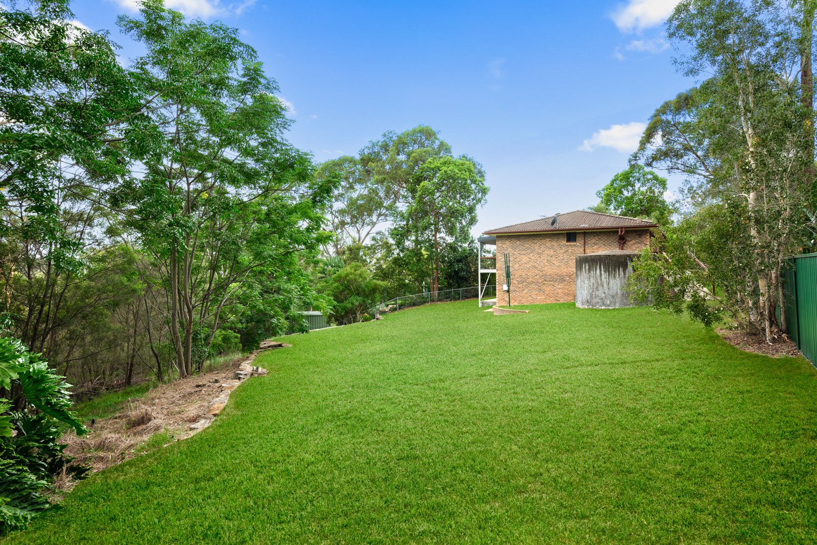 4 Cooroy Crescent YELLOW ROCK 14