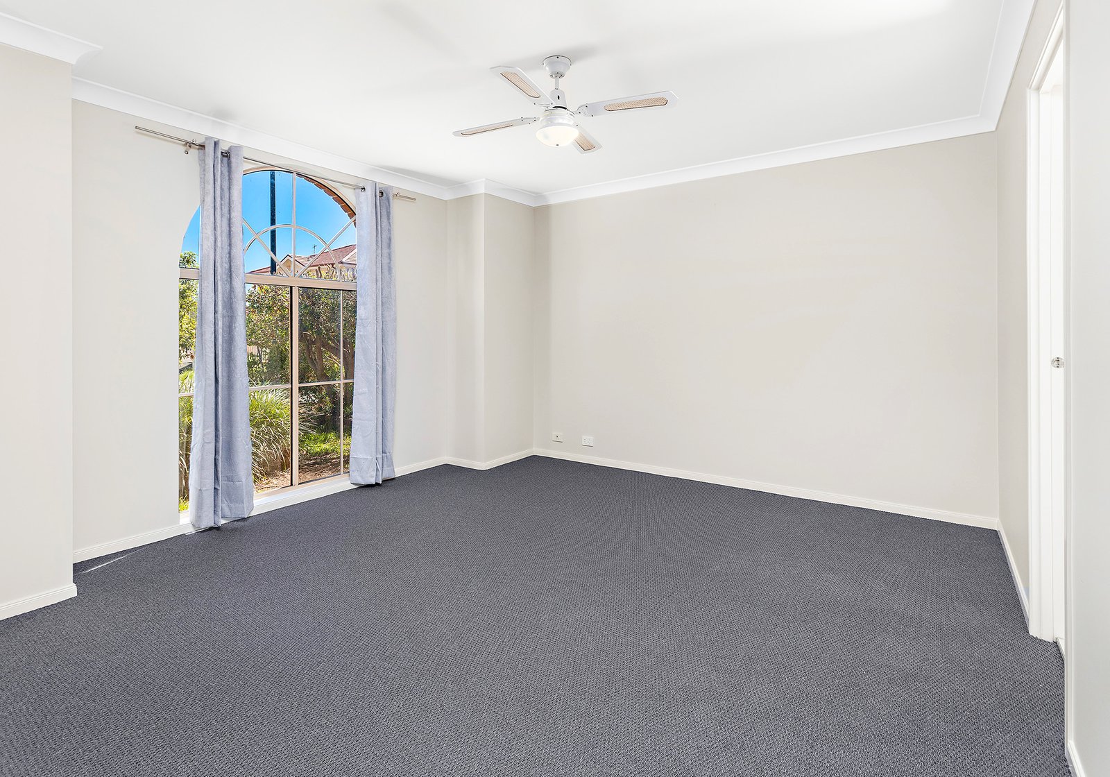 4 Covington Green DAPTO 8