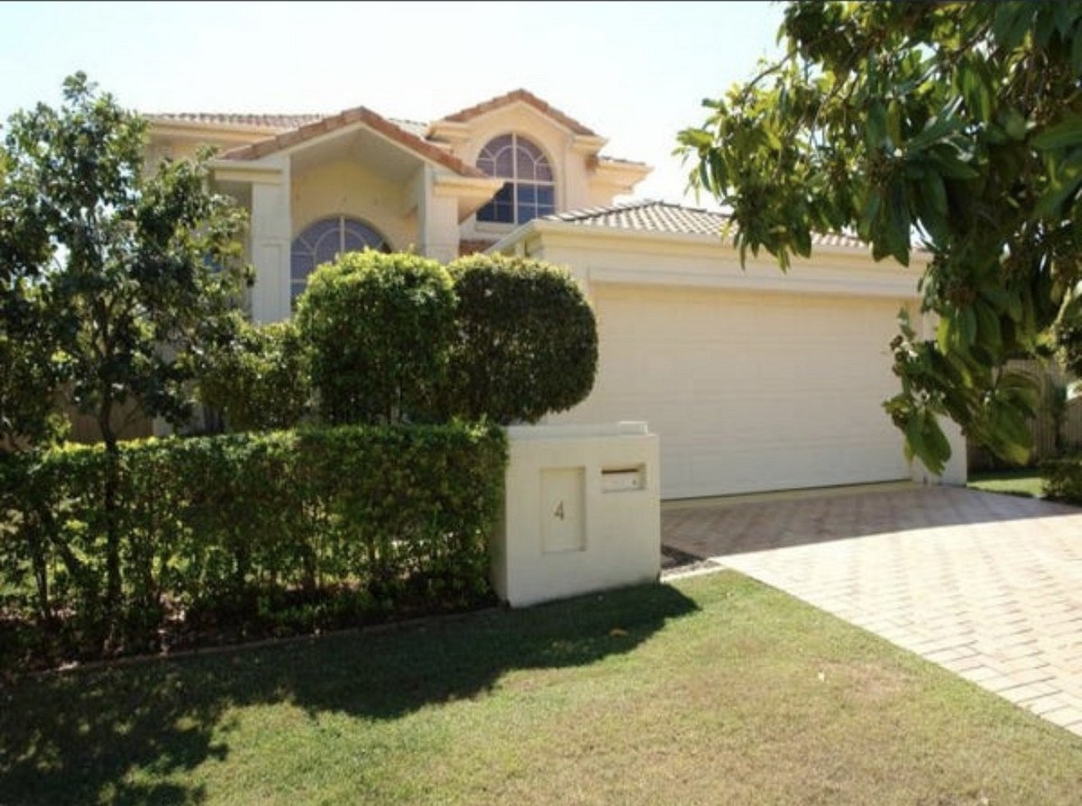 4 Crestbrook Glen Molendinar 1