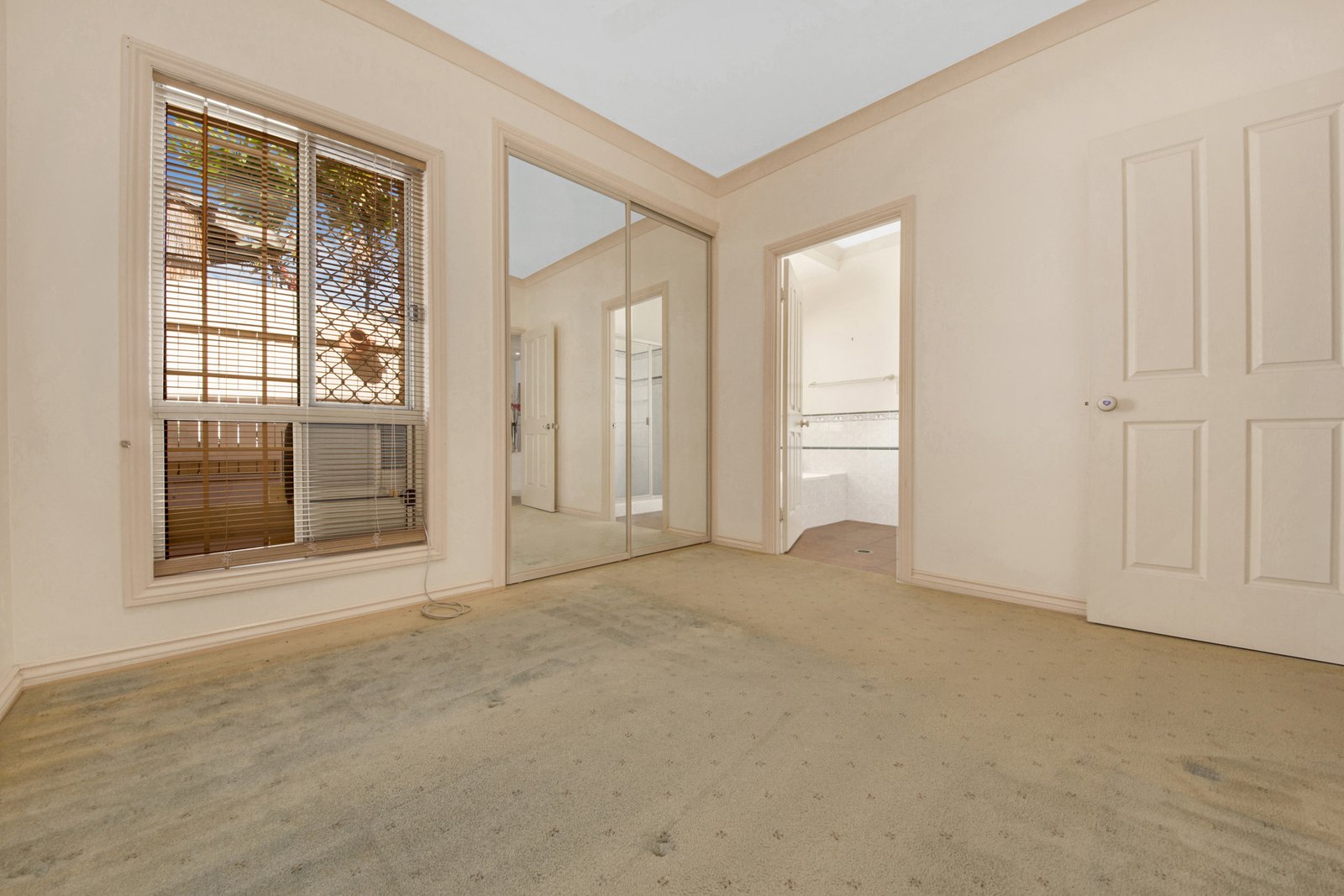 4 CRESWELL Court TANNUM SANDS 12