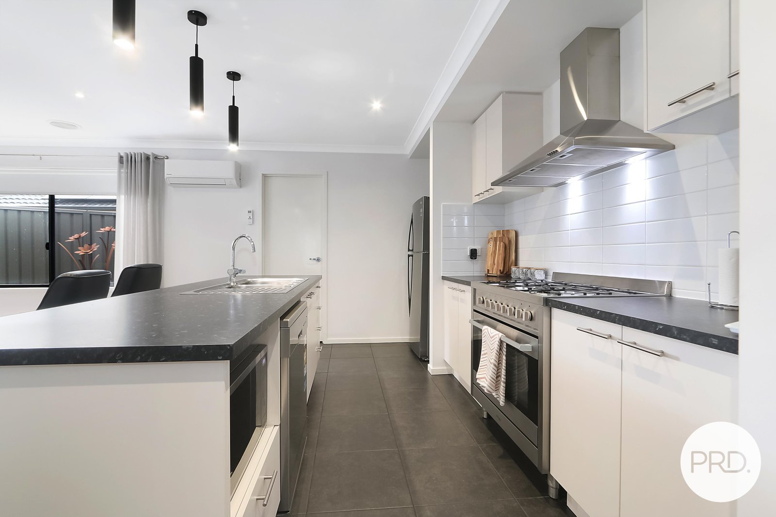 4 Cromwell Road LENEVA 3