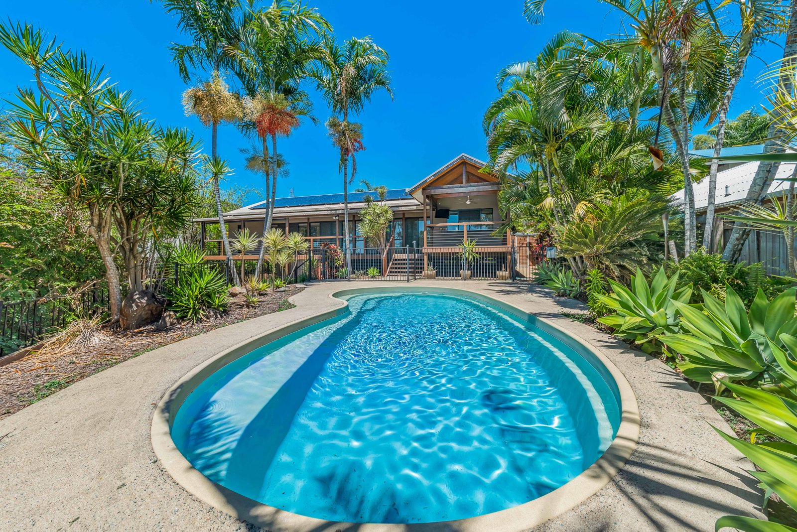 4 Daydream Court CANNONVALE 2